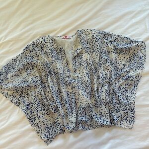 Kimono style top, V neck